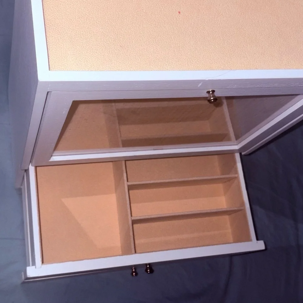 White and Tan Jewelry Organizer